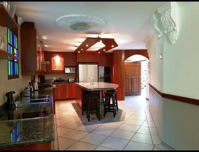 5 BEDROOM APARTMENT FOR SALE IN MARGATE BEACH